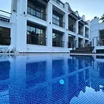 Miyas Luxury Hotel 3*