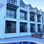 Miyas Luxury Hotel 3*