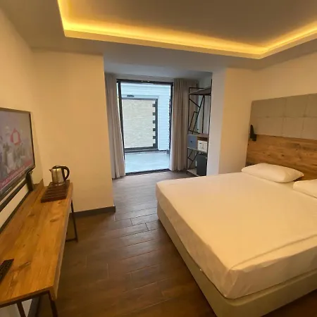 Miyas Luxury מלון