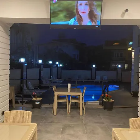 Miyas Luxury מלון 3*