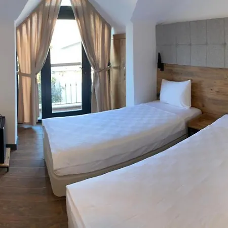 מלון Miyas Luxury 3*